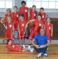 U10 Team Stehend v. links: Jakob, Lorenz, Florian, Simon, Lukas. Zweite Reihe: Lars, Finn, Quirin, Lara. Vorne Marlene und Coach Werner Zacharias